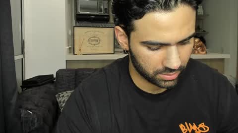 bradleymartin7 online show from December 18, 2:42 am