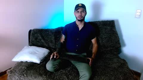 brandondark_ online show from November 18, 8:55 pm