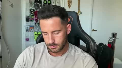Brett Mycles online show from June 1, 1:33 pm