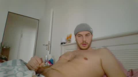 Snapshot of brian1_87 chatting on February 2, 12:24 pm brian1_87 online show from February 2, 12:24 pm