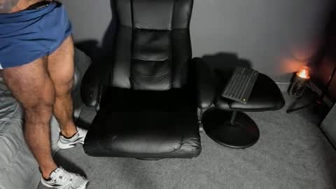 brockhurn_ online show from April 8, 11:35 pm