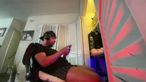 Brownskinshortyy online show from April 14, 11:26 pm