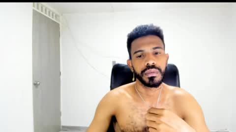 bruce_1111 online show from April 19, 6:32 pm