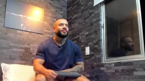 Snapshot of brucedallas chatting on October 30, 1:52 am brucedallas online show from October 30, 1:52 am