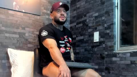 brucedallas online show from April 6, 4:09 am