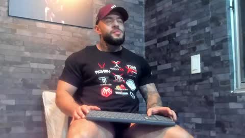 brucedallas online show from June 8, 1:50 am