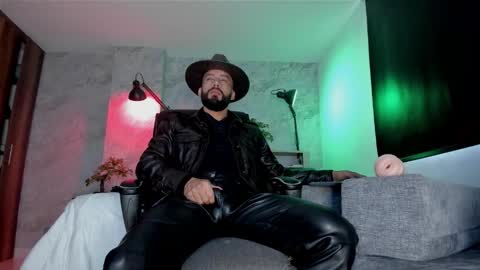 Andres Suarez online show from December 5, 12:23 pm