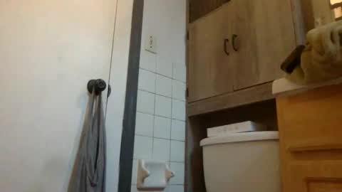 bttmchub98 online show from October 17, 9:41 pm