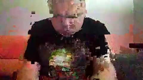 Snapshot of bury703709 chatting on December 28, 12:03 pm Creazy dad online show from December 28, 12:03 pm