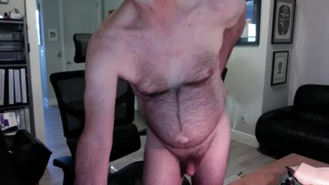 Snapshot of bustinout99 chatting on December 7, 1:07 pm afternoon wood online show from December 7, 1:07 pm