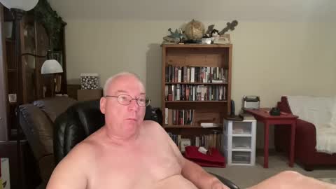 Snapshot of bustyballs100 chatting on October 7, 1:15 pm bustyballs100 online show from October 7, 1:15 pm