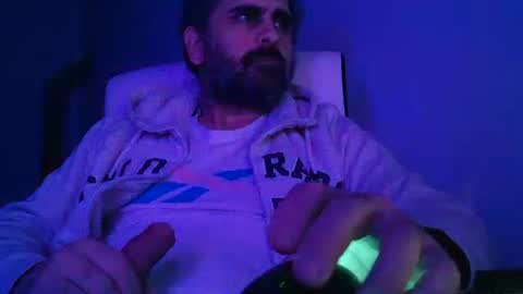 Snapshot of c534963 chatting on December 5, 11:40 pm supersperm online show from December 5, 11:40 pm