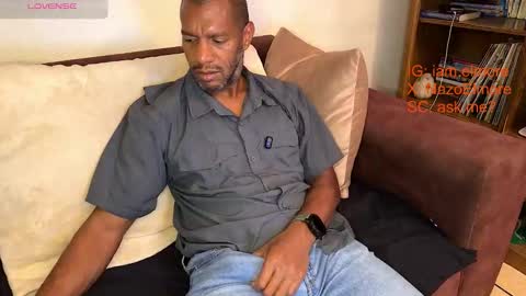 My name is Robert  Dont be shysay hi I love to chat. For requests or dirty talk please use tips  online show from March 28, 6:35 am