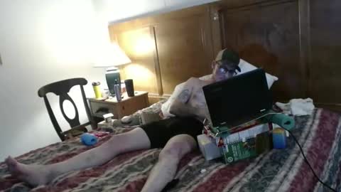 calredding75 online show from December 5, 10:17 pm