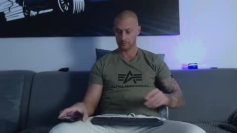 Calvin  online show from January 3, 8:32 am