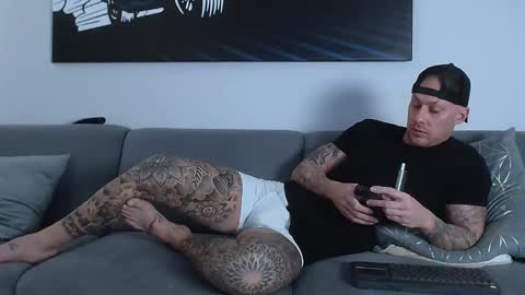 Calvin  online show from March 4, 6:15 am