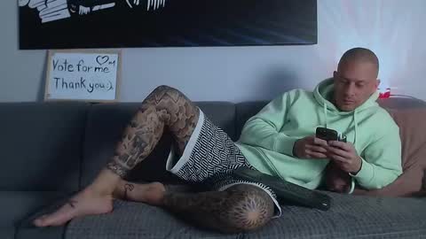 Calvin  online show from December 3, 7:41 am