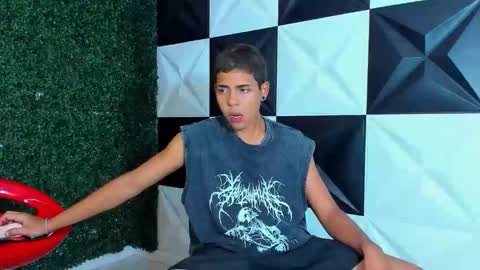 Snapshot of cam_sexyboy chatting on October 22, 2:37 am cam_sexyboy online show from October 22, 2:37 am