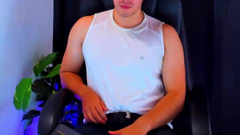 camara110 online show from December 8, 4:07 pm