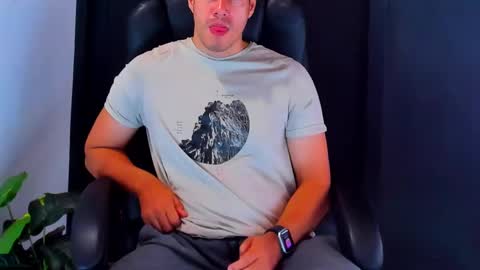 camara110 online show from December 21, 3:14 am