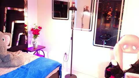 carolinejesh online show from June 3, 2:44 pm
