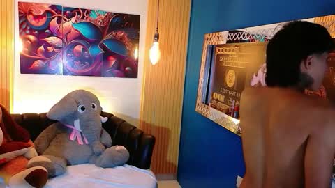 carolinejesh online show from April 19, 2:27 pm