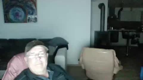 Snapshot of charles6064 chatting on December 24, 6:39 pm charles6064 online show from December 24, 6:39 pm