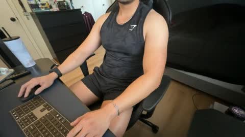 charliekkw online show from April 19, 5:01 pm