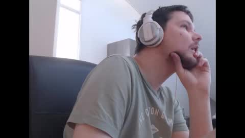 Snapshot of chillzonecam chatting on September 28, 10:46 am chillzonecam online show from September 28, 10:46 am