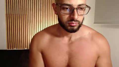 cris         Twitter magnum101010 insta magnumc20 online show from September 28, 2:31 am