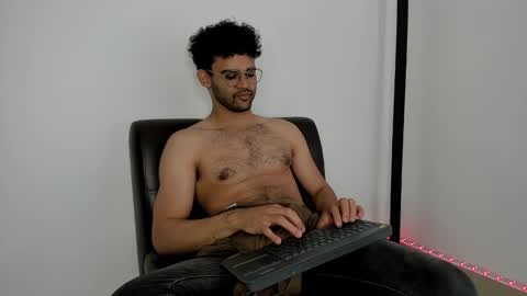 Im Chirs IM MODEL INDEPENDT online show from October 22, 3:38 pm