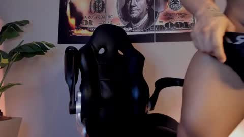 chrizmacgregor online show from March 8, 2:04 am