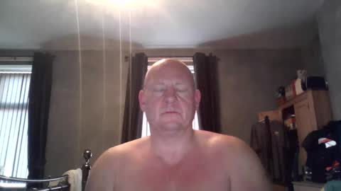 col4nows online show from November 26, 9:12 am