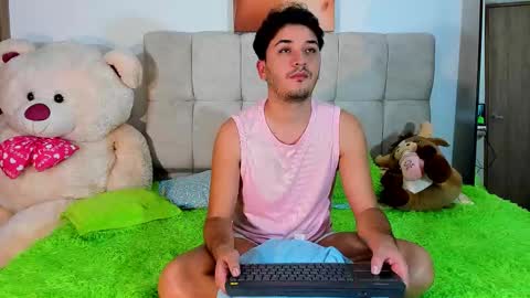 javier online show from December 22, 3:47 am