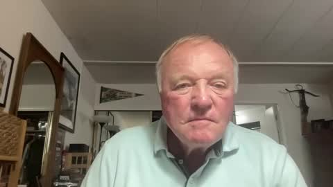 Snapshot of cookoosnest chatting on October 4, 4:39 am cookoosnest online show from October 4, 4:39 am