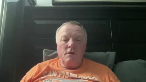 Snapshot of cookoosnest chatting on December 26, 5:04 am cookoosnest online show from December 26, 5:04 am