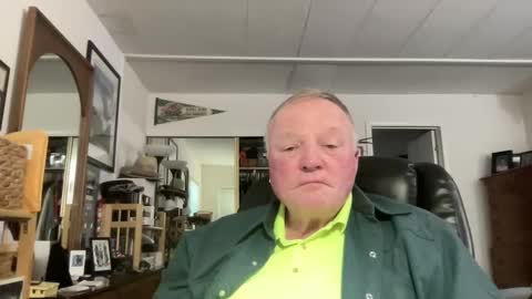 Snapshot of cookoosnest chatting on January 11, 12:44 am cookoosnest online show from January 11, 12:44 am