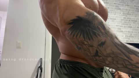 couplemuscle40 online show from February 2, 10:29 pm