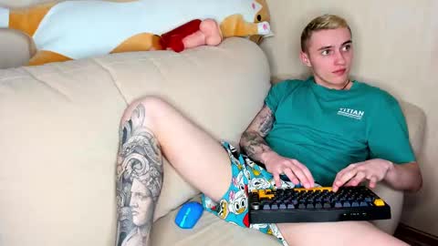 Snapshot of crazybottom99 chatting on February 27, 4:43 pm Alex online show from February 27, 4:43 pm