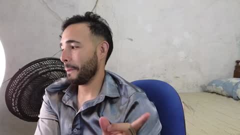 Snapshot of cris_simons chatting on January 10, 3:18 am cris_simons online show from January 10, 3:18 am