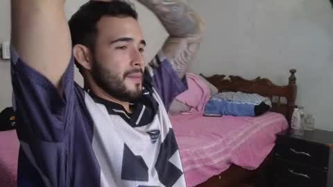 Snapshot of cris_simons chatting on February 11, 1:31 am cris_simons online show from February 11, 1:31 am