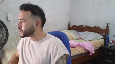 Snapshot of cris_simons chatting on January 29, 10:53 pm cris_simons online show from January 29, 10:53 pm