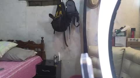 Snapshot of cris_simons chatting on February 19, 12:14 am cris_simons online show from February 19, 12:14 am