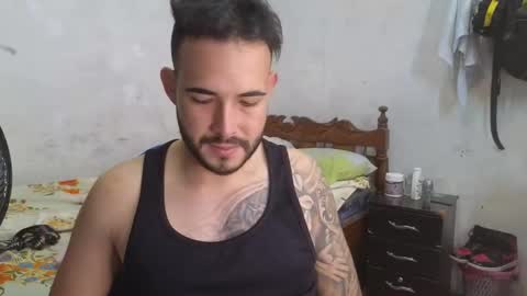 Snapshot of cris_simons chatting on March 4, 11:00 pm cris_simons online show from March 4, 11:00 pm