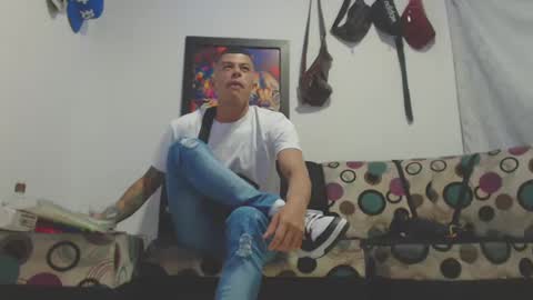 criistofer online show from January 1, 1:04 am