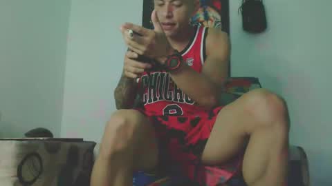 criistofer online show from December 15, 2:19 am