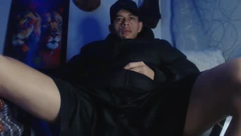 criistofer online show from September 29, 4:22 am