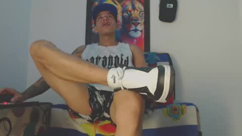 criistofer online show from December 17, 2:55 am