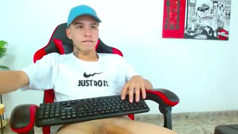 cumandres online show from February 17, 3:44 pm