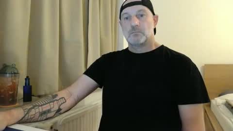 Snapshot of curman85 chatting on October 18, 10:26 pm Curman85 online show from October 18, 10:26 pm